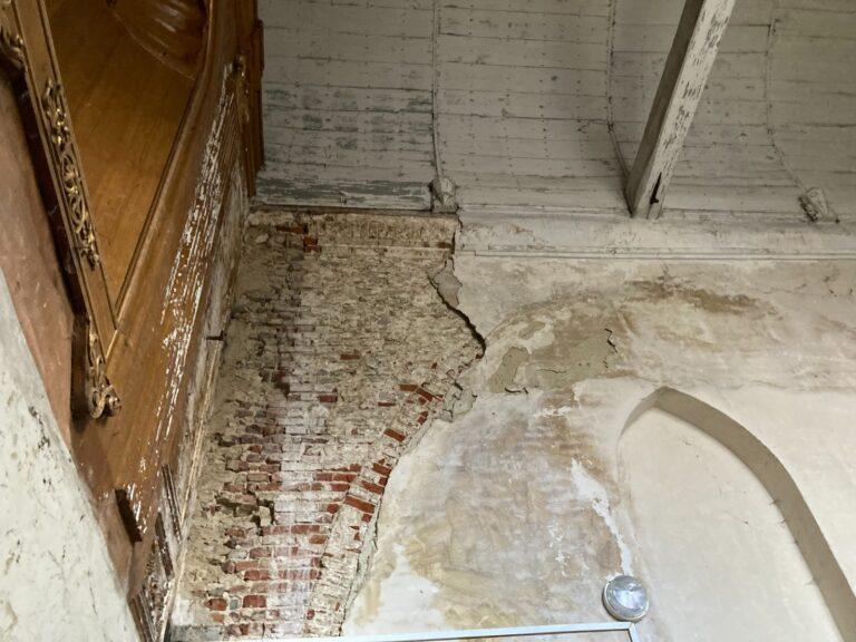 chantier platrerie eglise terdeghem pocholle mur briques enduit degrade