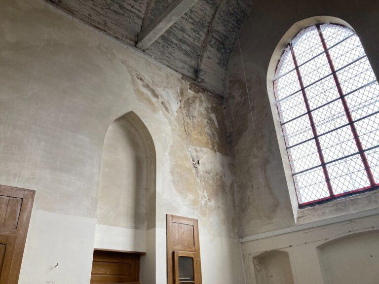 chantier platrerie eglise terdeghem pocholle mur haut fenetre vitrail