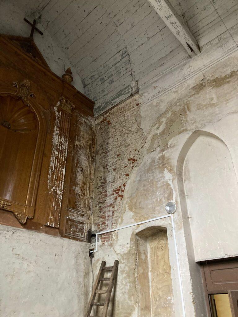 chantier platrerie eglise terdeghem pocholle voute bois mur briques