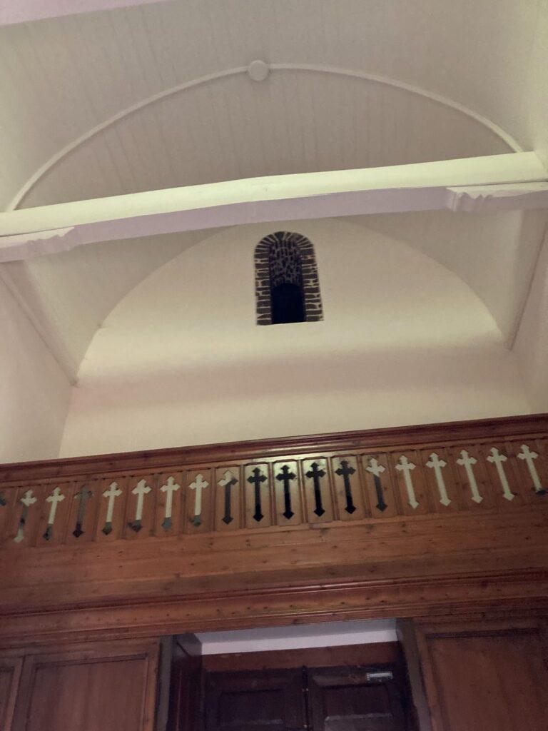 chantier platrerie eglise terdeghem pocholle voute et balcon bois